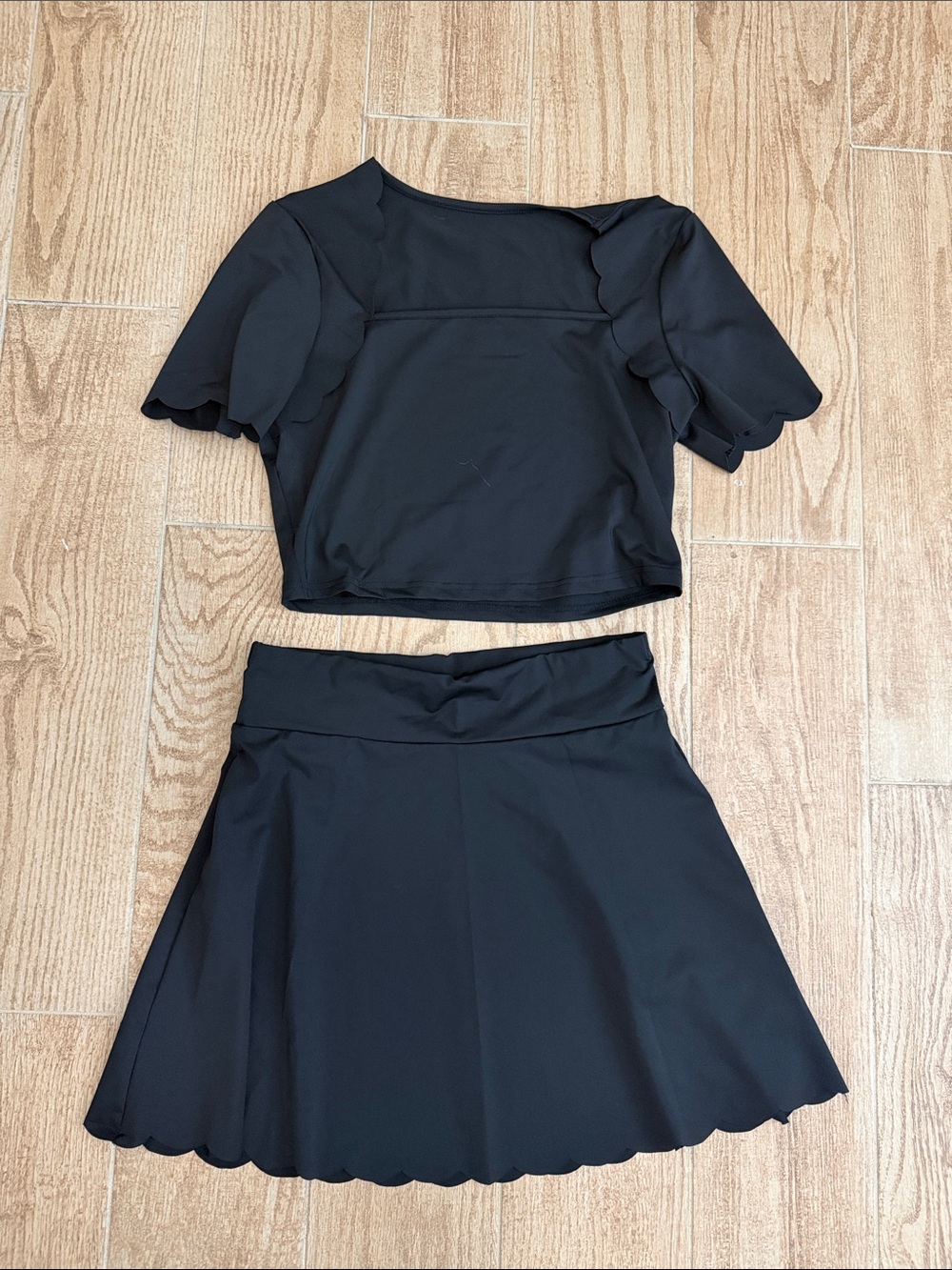 Black scalloped set